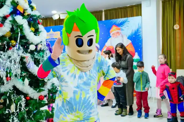 Новогоднюю елку для особенных детей провела столичная АНК (8)