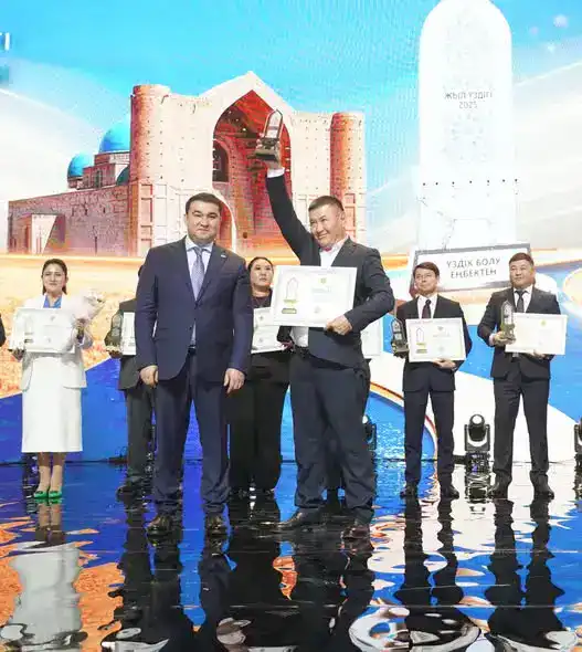 В ТУРКЕСТАНСКОЙ ОБЛАСТИ НАГРАЖДЕНЫ ЛУЧШИЕ РАБОТНИКИ ГОДА (5)