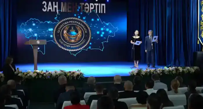 В Казахстане наградили 700 водителей за безопасное вождение в рамках акции "Образцовый водитель"