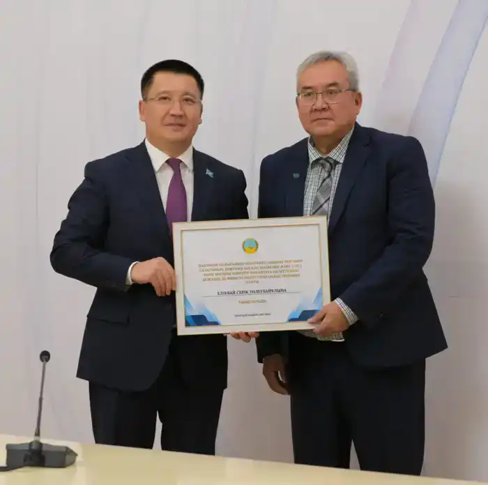 В Доме дружбы состоялась традиционная ежегодная встреча акима области Асаина Байханова с представителями творческой интеллигенции - деятелями культуры, литературы и искусства (9)