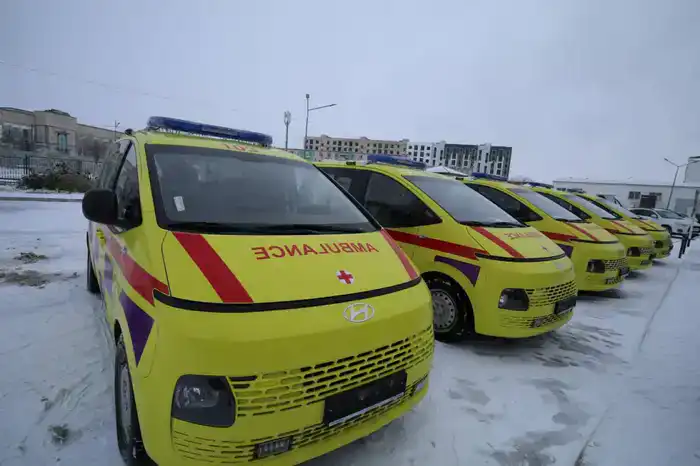 Городу Жанаозен передали 5 новых машин скорой помощи (6)