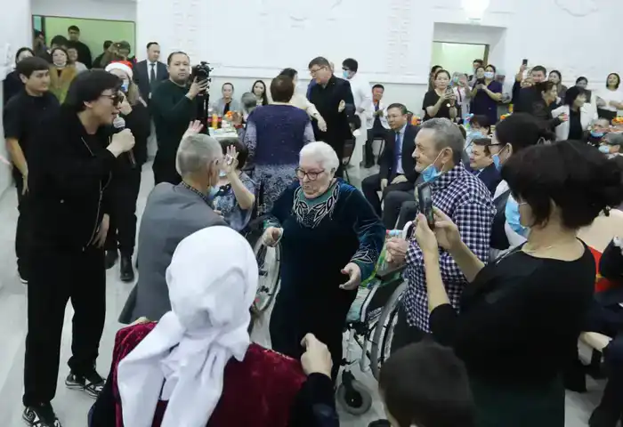 Глава региона поздравил получателей услуг Центра специальных социальных услуг № 2 с Новым годом (7)