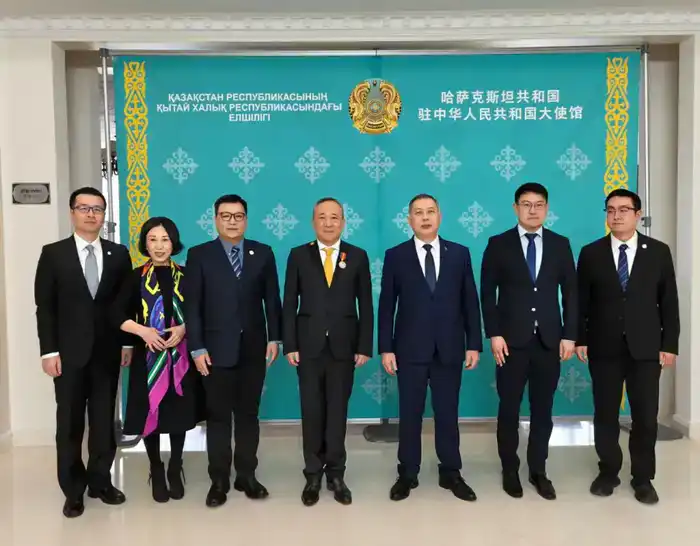 Президент Пекинского университета языка и культуры награжден орденом «Достық» II степени (2)