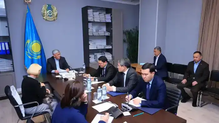 Приём Ермаганбета Булекпаева с жителями по вопросам жилья и порядка на кладбище