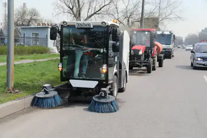 В Алматы завершена мойка улиц, коммунальные службы готовятся к зимним осадкам и гололеду.