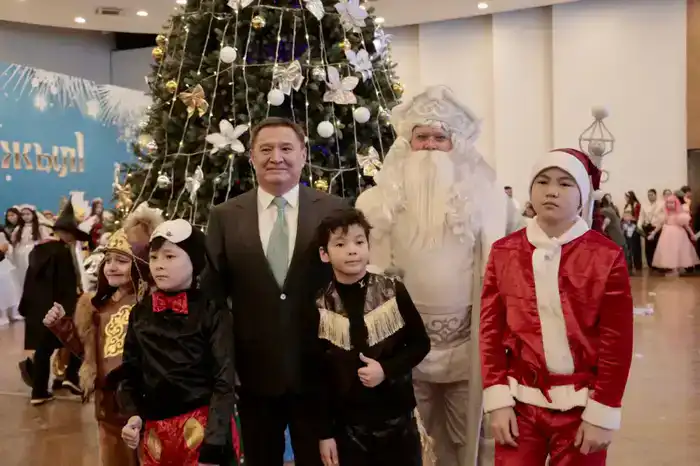 Юных акмолинцев поздравили на президентской ёлке (2)