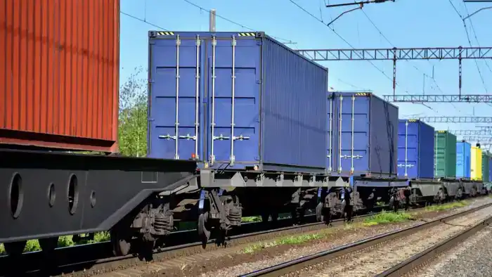 Рост грузовых перевозок железнодорожным транспортом на 7,9% в 2025 году: влияние цифровизации на трансформацию отрасли