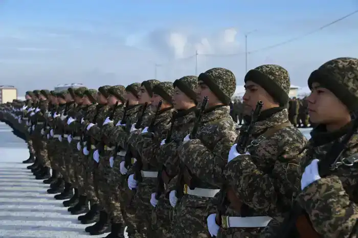 Военная присяга более 600 солдат в Конаеве и Усть-Каменогорске
