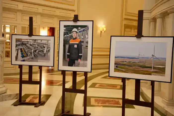 Министр энергетики Ерлан Аккенженов отметил достижения работников энергетической отрасли на торжественном собрании