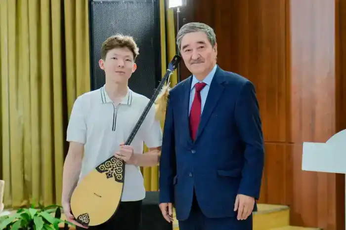 В Астане завершился III городской фестиваль домбристов имени Дины Нурпеисовой с растущим уровнем исполнения участников