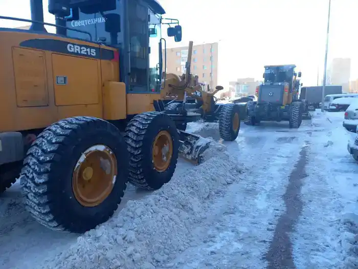 Около трех тысяч дорожных рабочих задействованы в снегоуборочных работах в Астане (10)