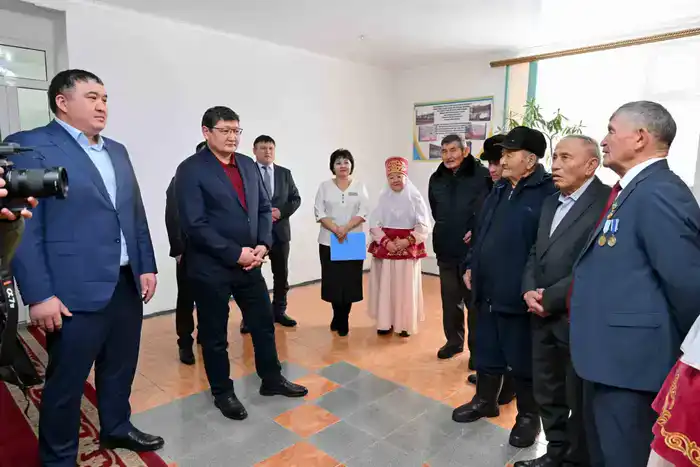 Аким области Берик Уали посетил село Шынкожа и школу к 100-летию