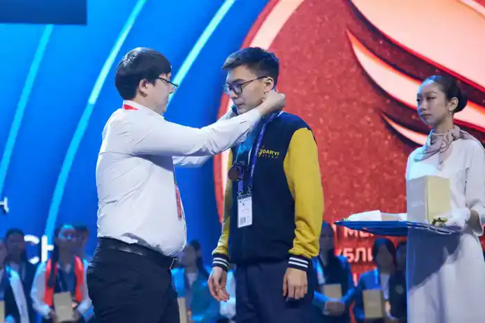 193 награды разыграны на Республиканской олимпиаде по общественно-гуманитарному направлению для учащихся сельских школ (6)