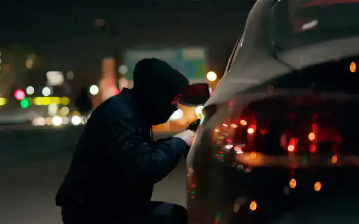 Невнимательность и алкоголь: как кража автомобиля в Караганде отражает социальные проблемы безопасности и ответственности