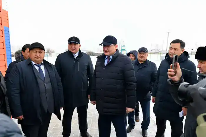 Аким области ознакомился с работой медицинского пункта в селе Малтүгел (9)