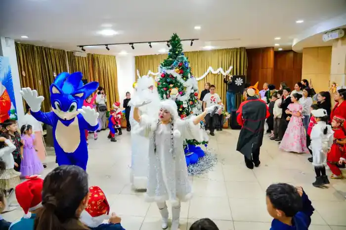 Благотворительная елка для детей с особыми потребностями: поддержка и радость в жизни 50 участников