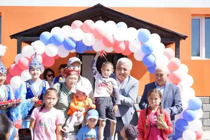 В Аксуском районе по итогам года очередь на жилье сократится на 12% (8)