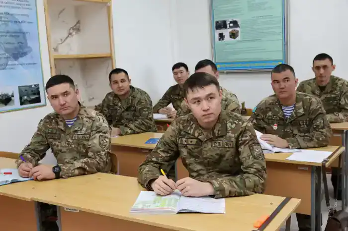 В Алматы офицеры-связисты освоили цифровые средства связи нового поколения (2)