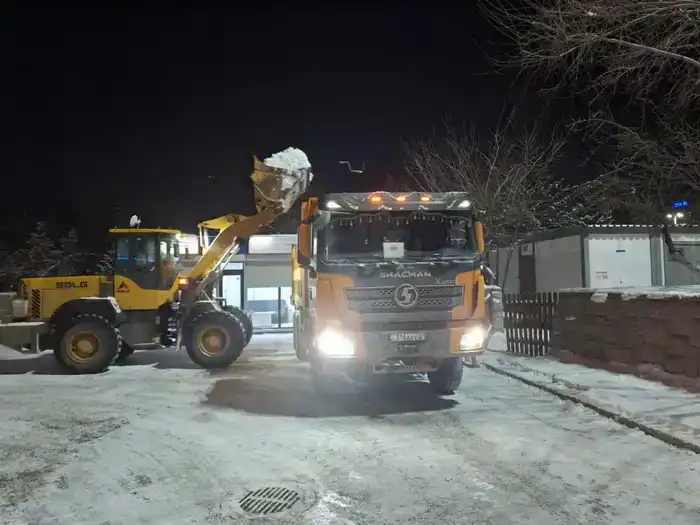 В Астане продолжаются снегоуборочные работы с привлечением 1200 единиц спецтехники