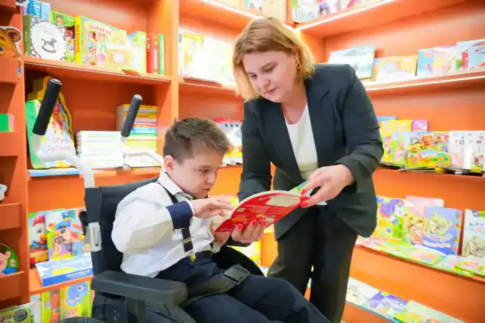 В Астане школам и библиотекам вручили цифровые учебные станции, работающие без интернета (7)