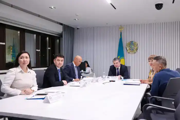 Министр промышленности и строительства РК Ерсайын Нагаспаев провёл приём граждан по личным вопросам на площадке Центра приёма граждан (3)