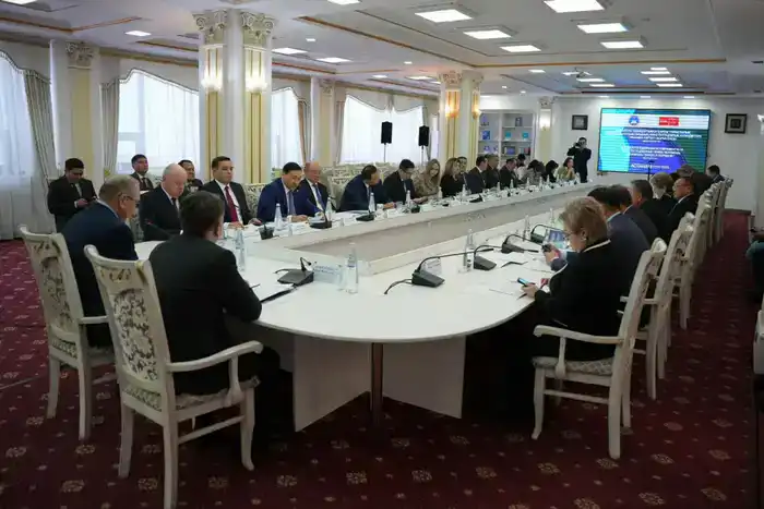 Министр юстиции Ерлан Сарсембаев принял участие в круглом столе «Антикоррупционная устойчивость и конституционные права человека: формула “Закон и Порядок”» (4)