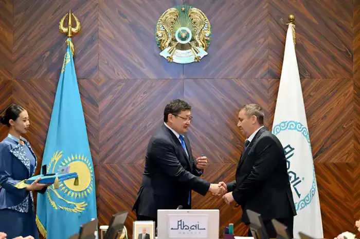 В области Абай чествовали специалистов энергетической отрасли (8)