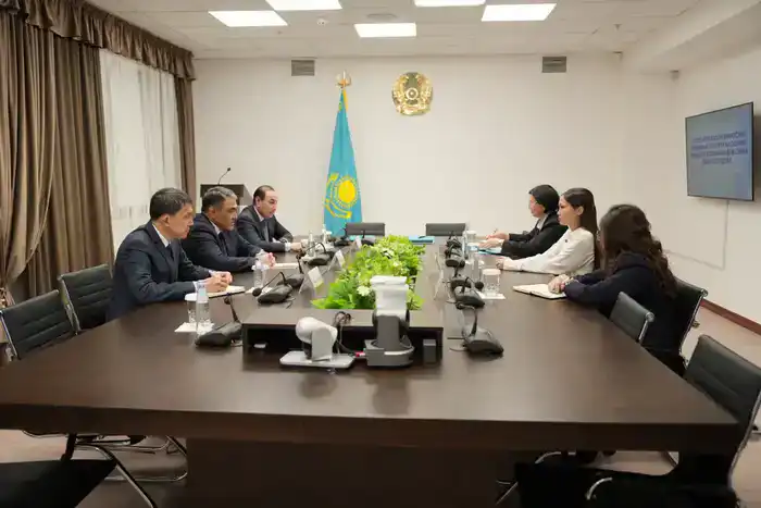 Школьница заключила меморандум с Министерством водных ресурсов и ирригации: министр Нуржан Нуржигитов встретился с автором научной разработки для сбора воды из воздуха (9)