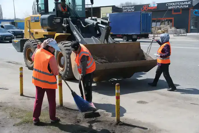 В Алматы завершают сезон мойки улиц и начинают подготовку к зимним осадкам и гололеду (4)