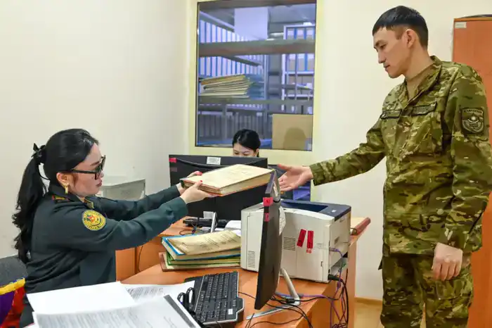Хранители памяти: специалисты военного архива отмечают свой день
