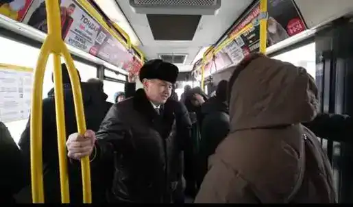 Аким ВКО проверил очистку улиц Усть-Каменогорска от снега и работу транспорта (6)