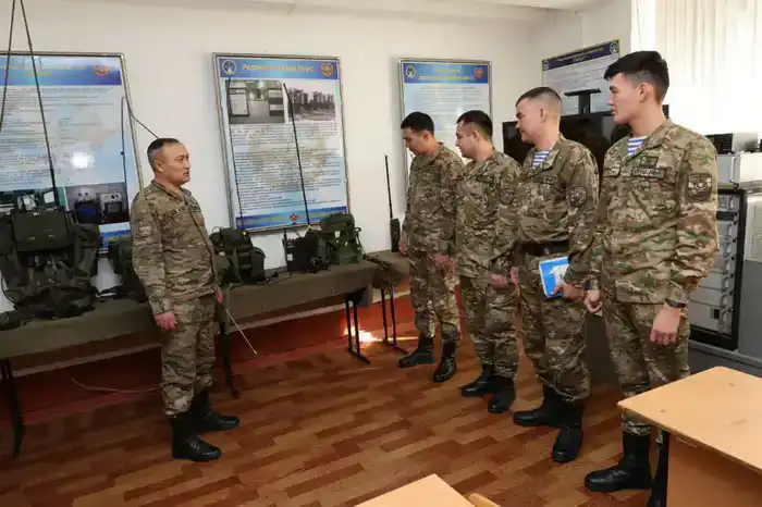 В Алматы офицеры-связисты освоили цифровые средства связи нового поколения (4)