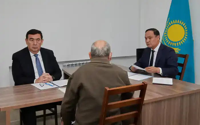 Аким Жамбылской области провёл приём граждан (4)
