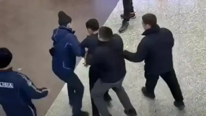 Социальные волнения: Минобороны комментирует инцидент с насильственным задержанием молодого человека в ТЦ Астаны