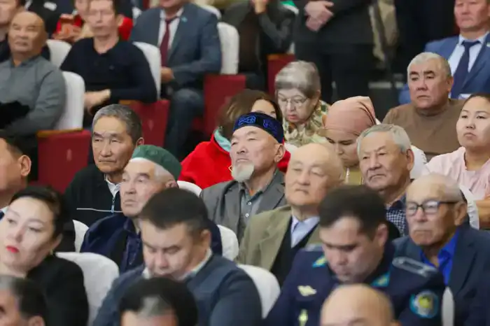 Ербол Карашукеев провёл встречу с жителями Сарысуского района (2)