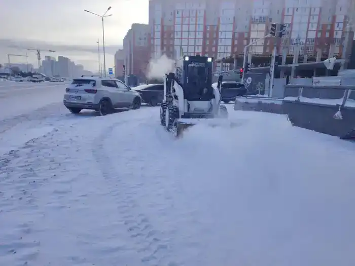Около 3000 единиц спецтехники вышли на уборку снега в Астане (5)