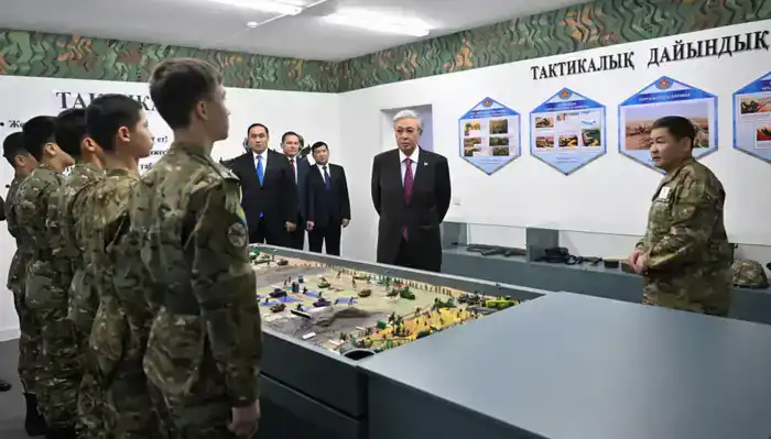 Глава государства посетил специализированную военную школу-интернат в Таразе, где обучаются 180 детей