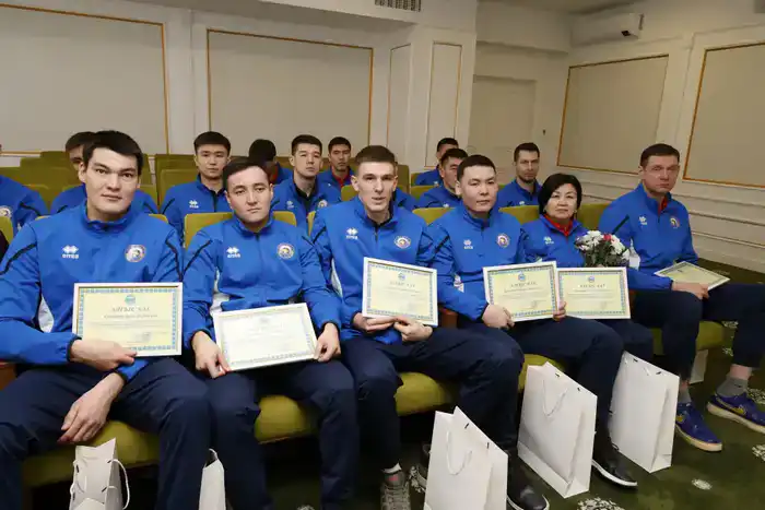 Бейбит Исабаев встретился с обладателями Кубка страны – мужской волейбольной команды «Жетісу» (8)