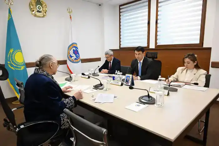 Аким Алматы Дархан Сатыбалды провел прием граждан (4)