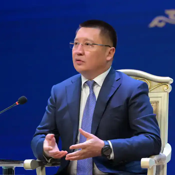 Аким Павлодарской области Асаин Байханов обсудил с жителями Аксу ключевые аспекты городского развития и инфраструктурных инвестиций