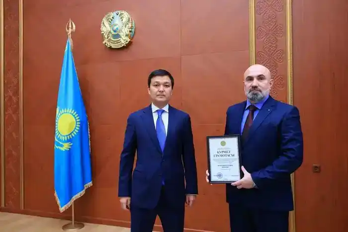 В Карагандинской области поздравили энергетиков с профессиональным праздником (6)