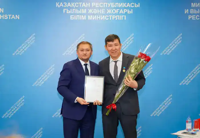 ИСПОЛНЕНИЕ ПОРУЧЕНИЯ ПРЕЗИДЕНТА: В АСТАНЕ МОЛОДЫМ УЧЕНЫМ ВРУЧИЛИ СЕРТИФИКАТЫ НА КВАРТИРЫ (7)