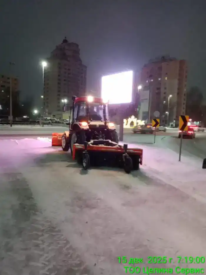 Более 3 000 дорожных рабочих и около 1 500 единиц спецтехники задействованы в снегоуборочных работах в Астане (7)