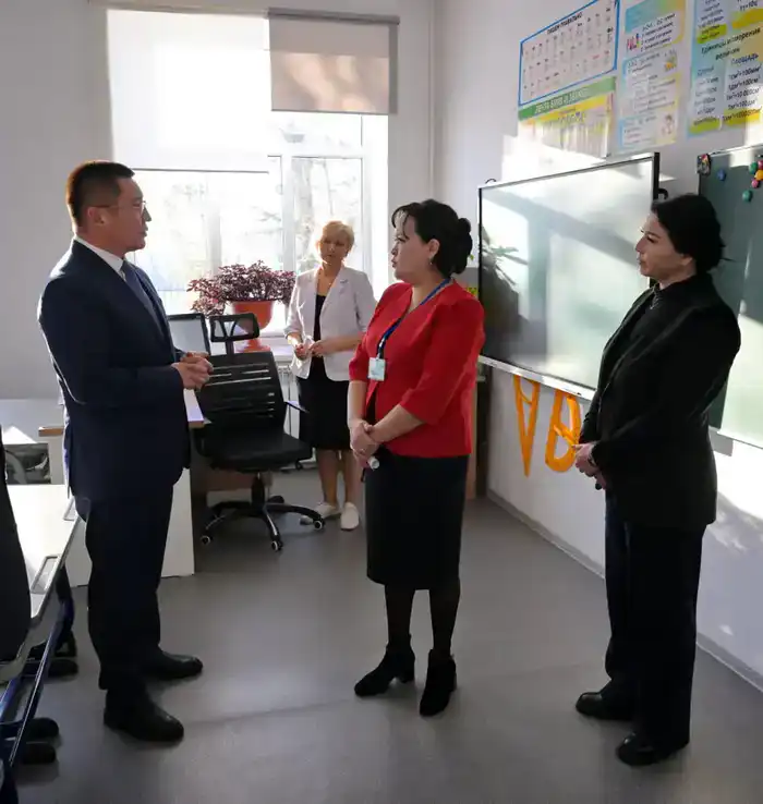 Аким области Асаин Байханов в рамках рабочей поездки посетил Успенский район, где ознакомился с ходом реализации социальных проектов (9)