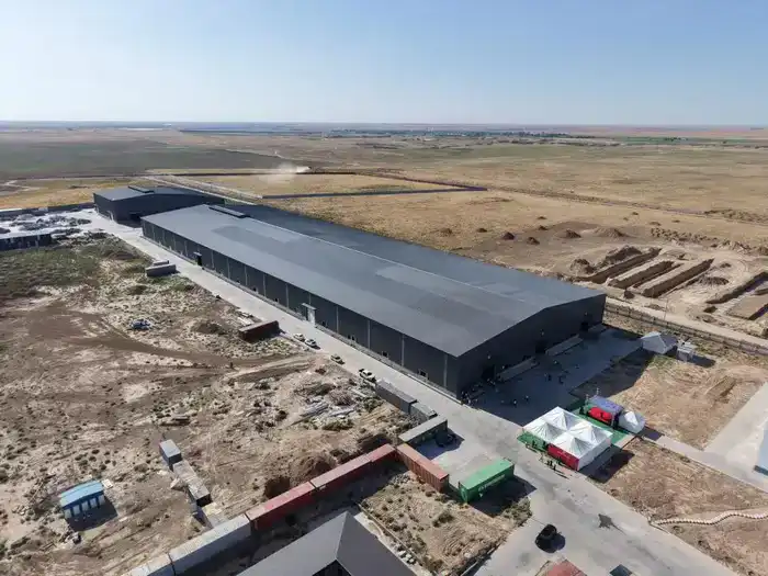 В ЭТОМ ГОДУ В ТУРКЕСТАНСКОЙ ОБЛАСТИ ВВЕДЕНЫ В ЭКСПЛУАТАЦИЮ СОВРЕМЕННЫЕ ЗАВОДЫ, ОТВЕЧАЮЩИЕ МЕЖДУНАРОДНЫМ ТРЕБОВАНИЯМ, А ОБЪЕМ ПРОМЫШЛЕННОЙ ПРОДУКЦИИ СОСТАВИЛ 1,3 ТРЛН ТЕНГЕ. (5)