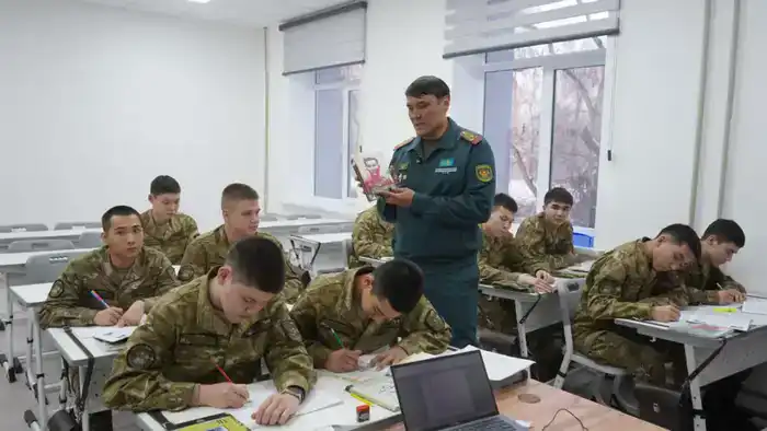В Алматы журналистов ознакомили со спецификой обучения в военных учебных заведениях МО РК (5)