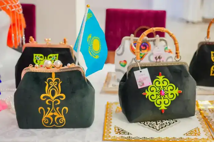 «Национальный код - наследие для поколений»: в Астане прошел этнофорум с участием почитателей казахского ремесла (2)