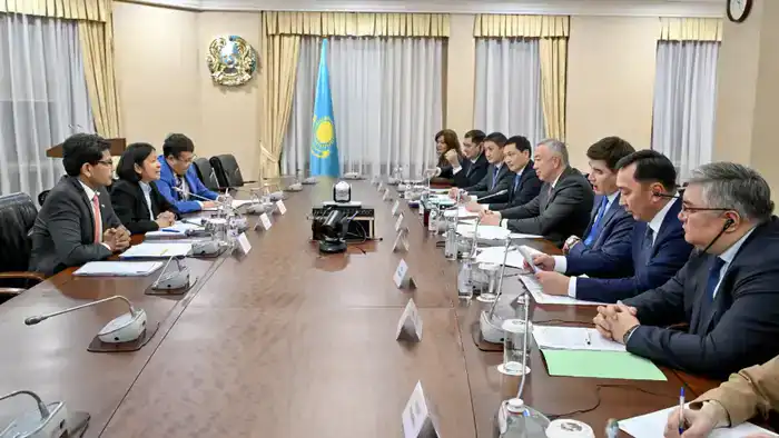 Серик Жумангарин встретился с генеральным директором Азиатского банка развития по Центральной и Западной Азии (3)