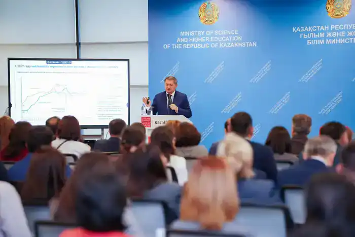 Встреча министра науки с жителями Астаны: новые горизонты для высшего образования и поддержки ученых