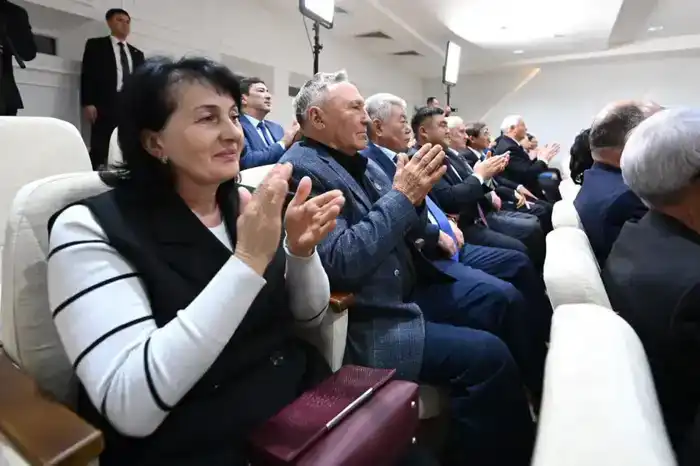 Выступление Главы государства на встрече с общественностью Жамбылской области (4)